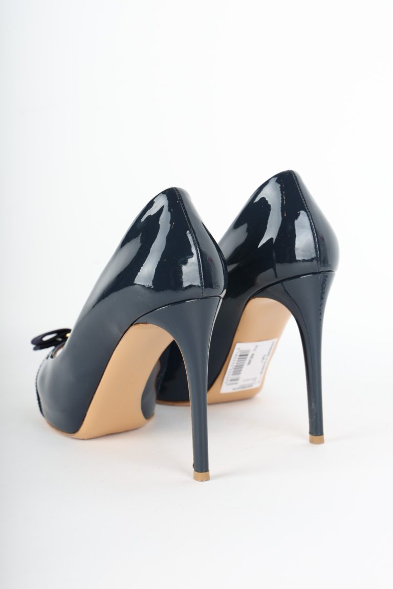 Chaussures Ferragamo Pointure 38,5 – Image 2