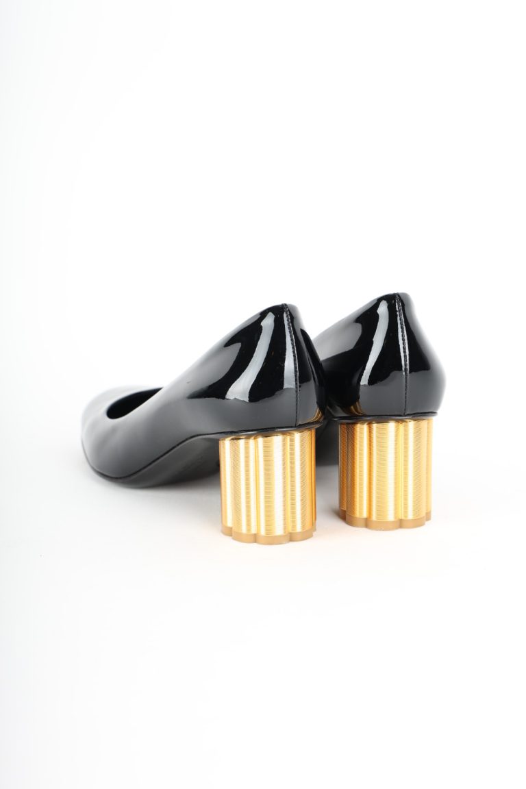 Chaussures Ferragamo Pointure 37,5 – Image 2